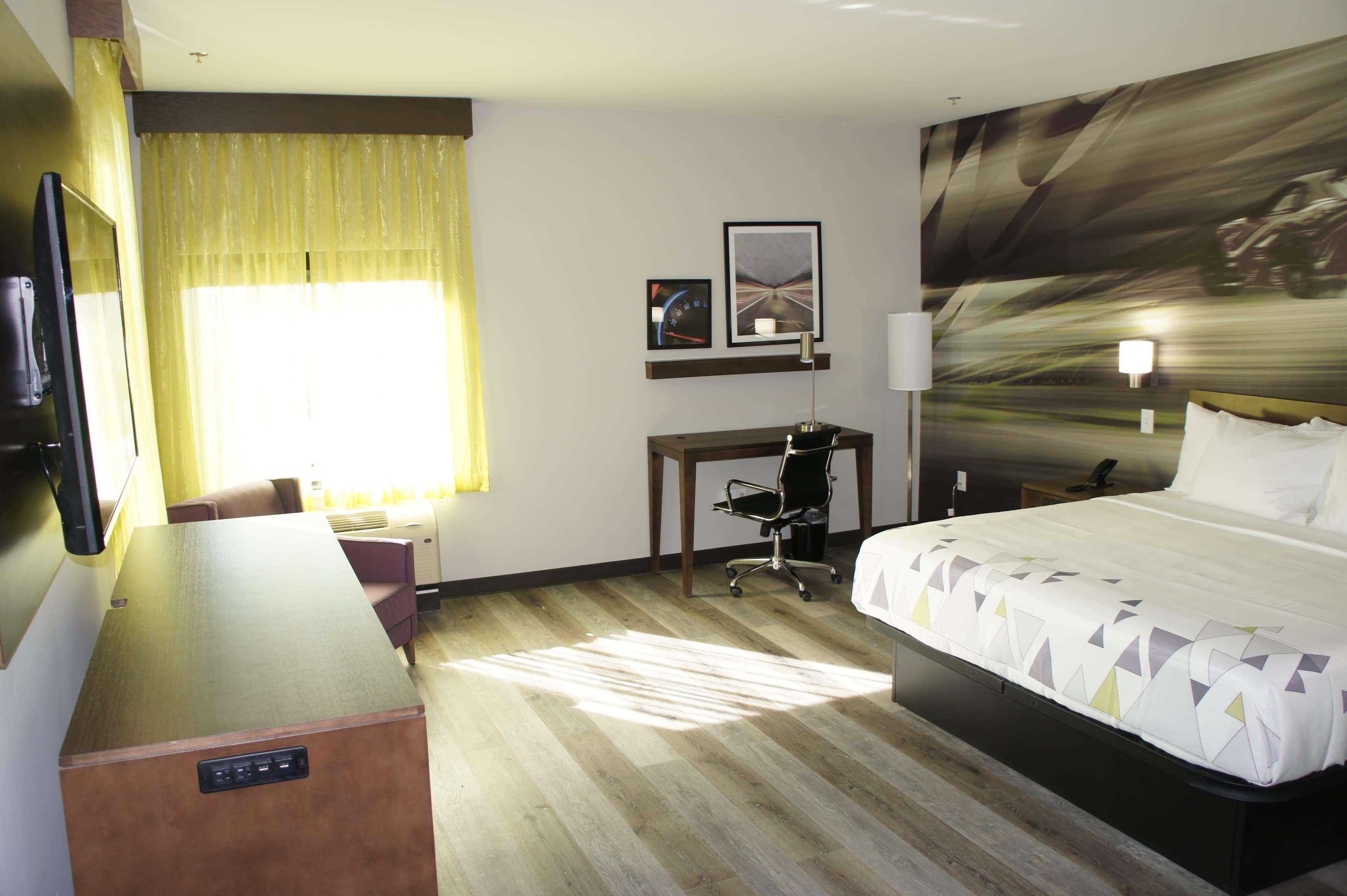 La Quinta Inn & Suites By Wyndham Braselton Bagian luar foto