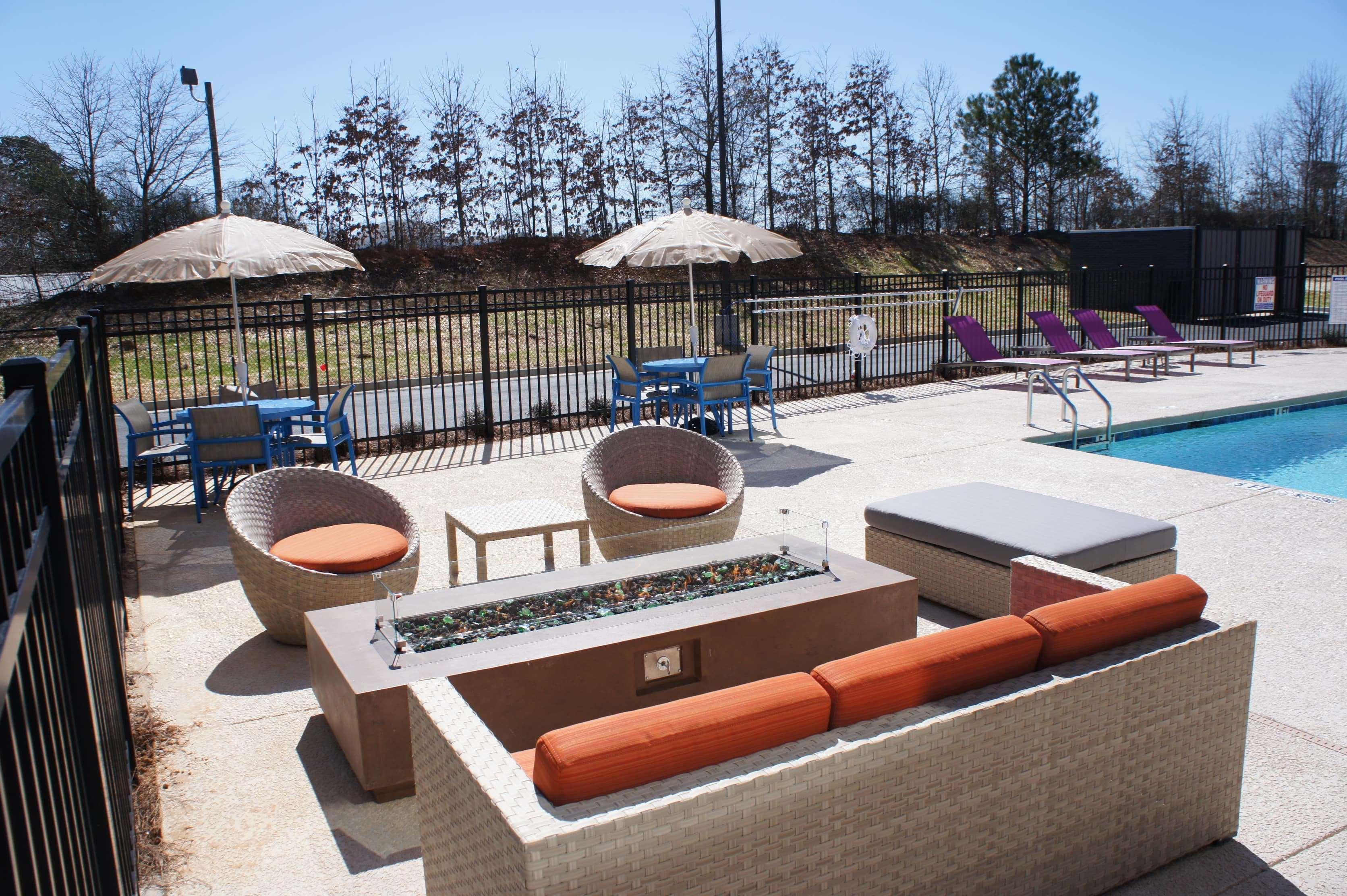 La Quinta Inn & Suites By Wyndham Braselton Bagian luar foto