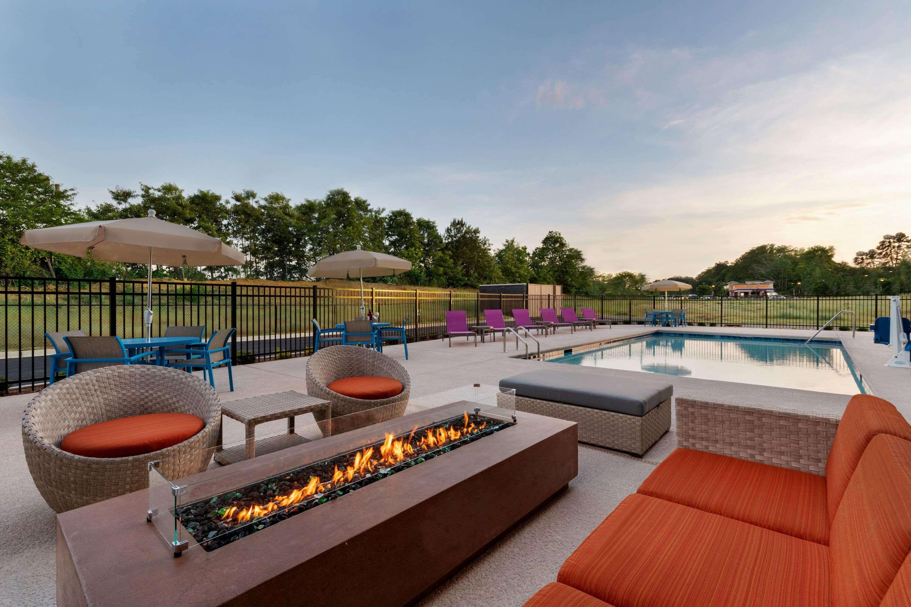 La Quinta Inn & Suites By Wyndham Braselton Bagian luar foto