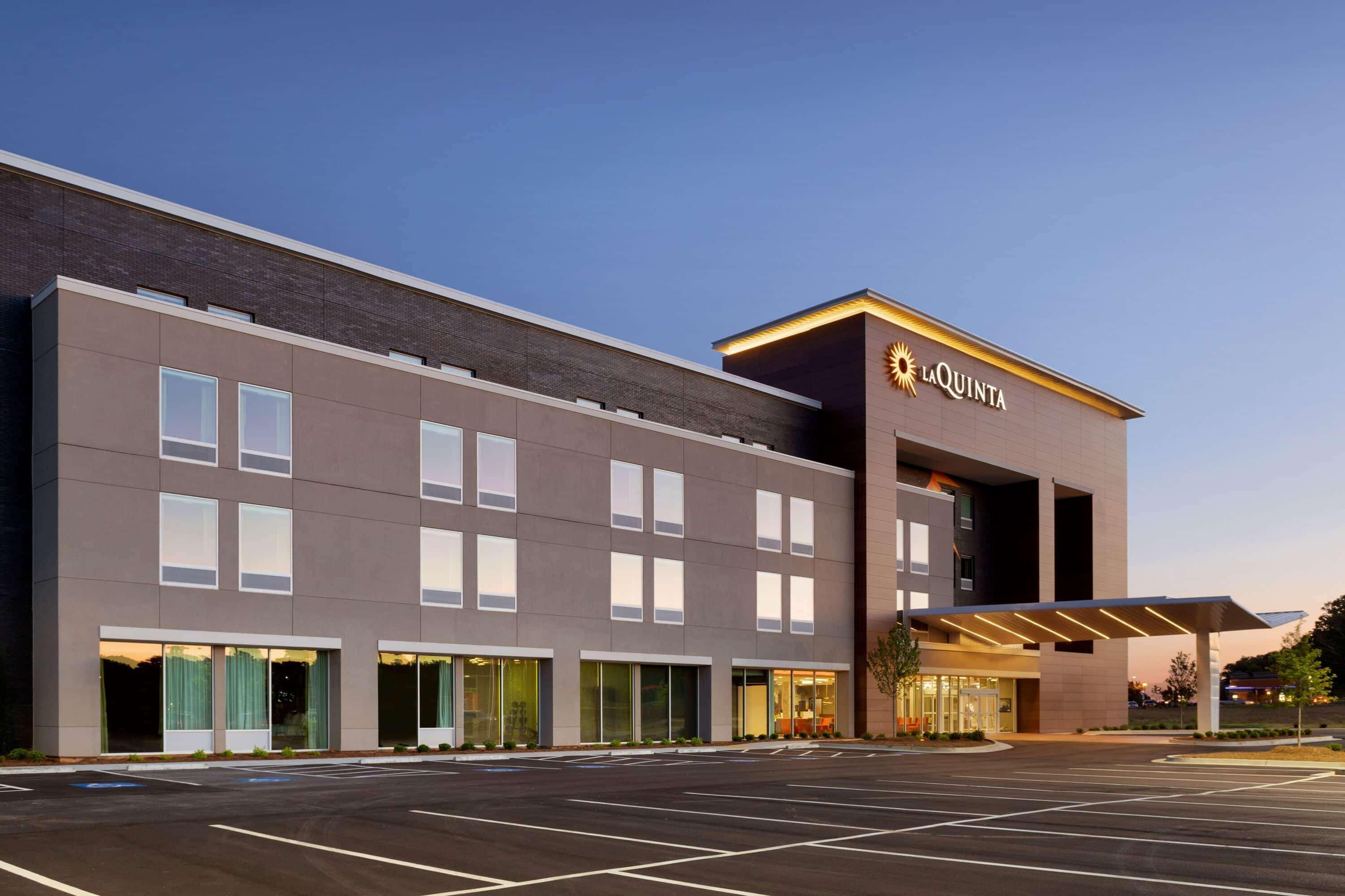 La Quinta Inn & Suites By Wyndham Braselton Bagian luar foto