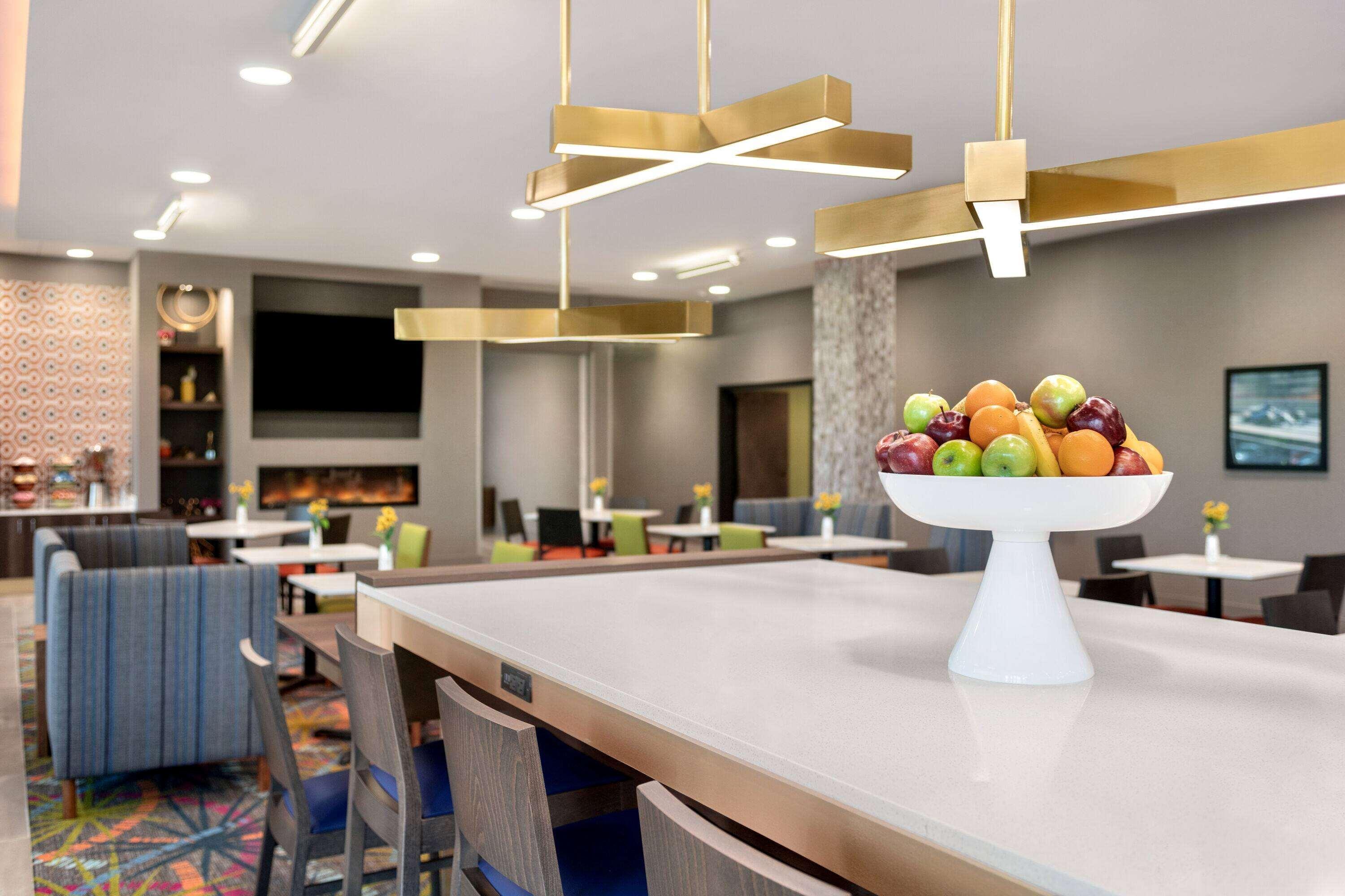 La Quinta Inn & Suites By Wyndham Braselton Bagian luar foto