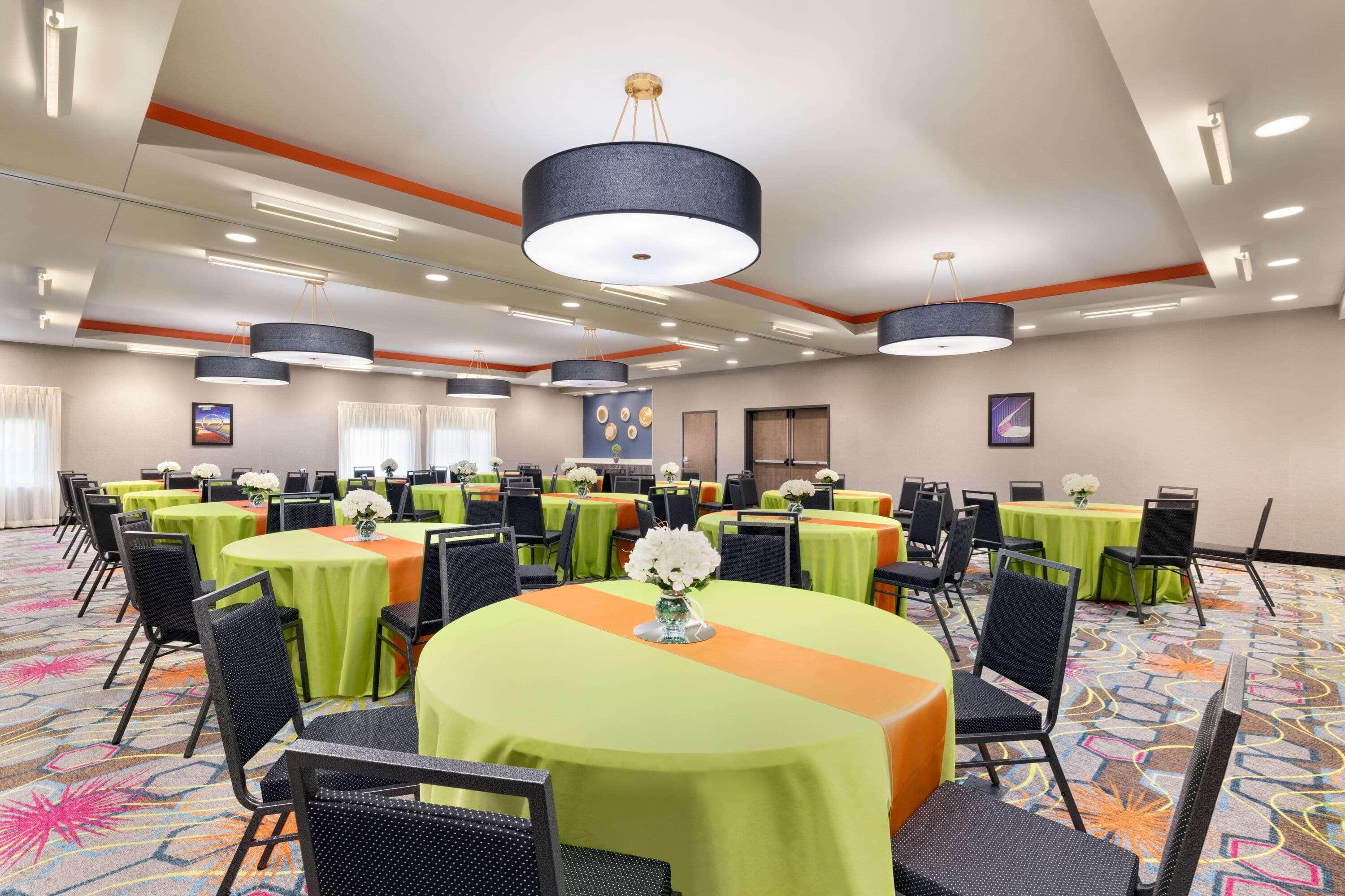 La Quinta Inn & Suites By Wyndham Braselton Bagian luar foto