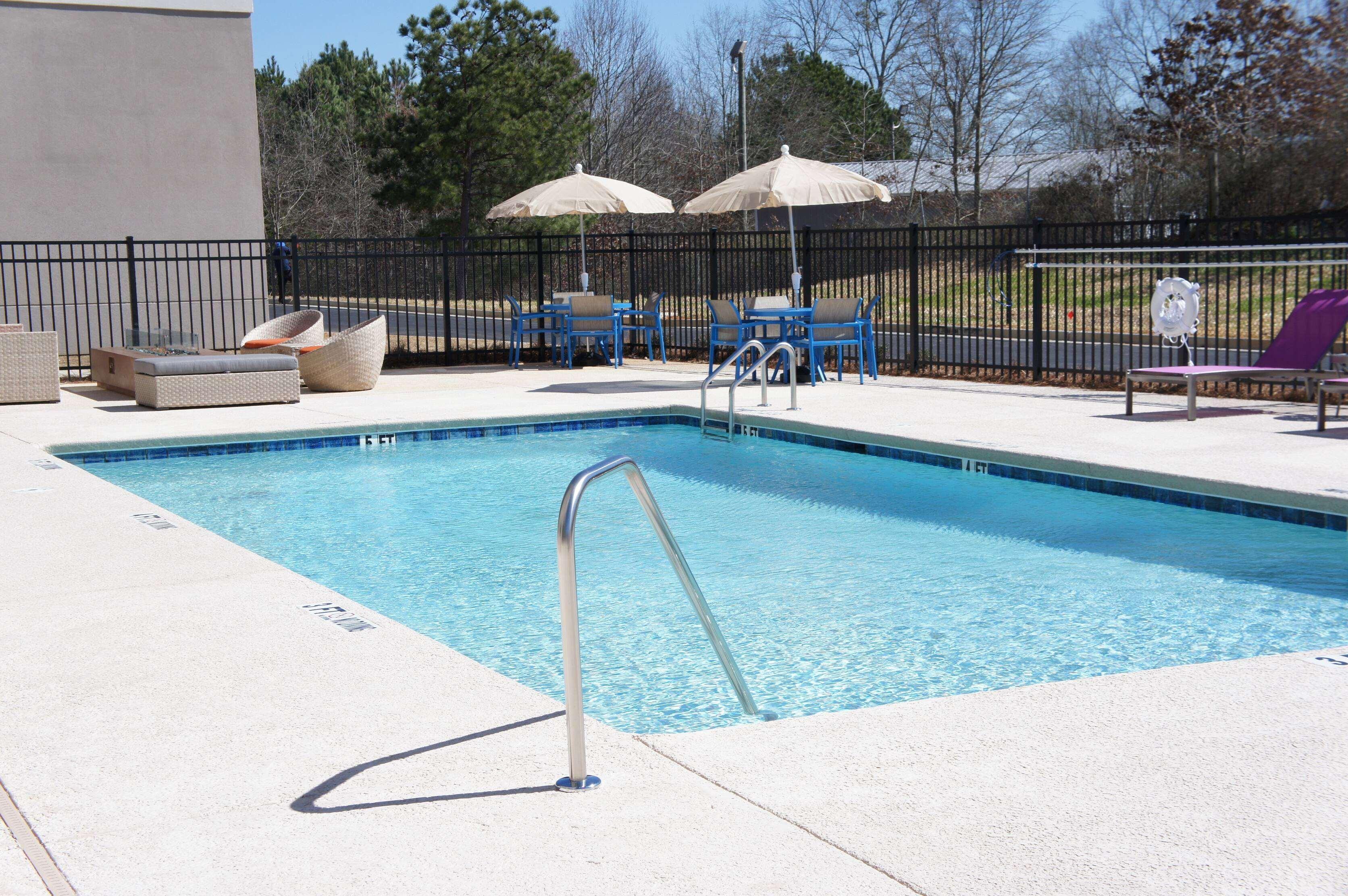La Quinta Inn & Suites By Wyndham Braselton Bagian luar foto