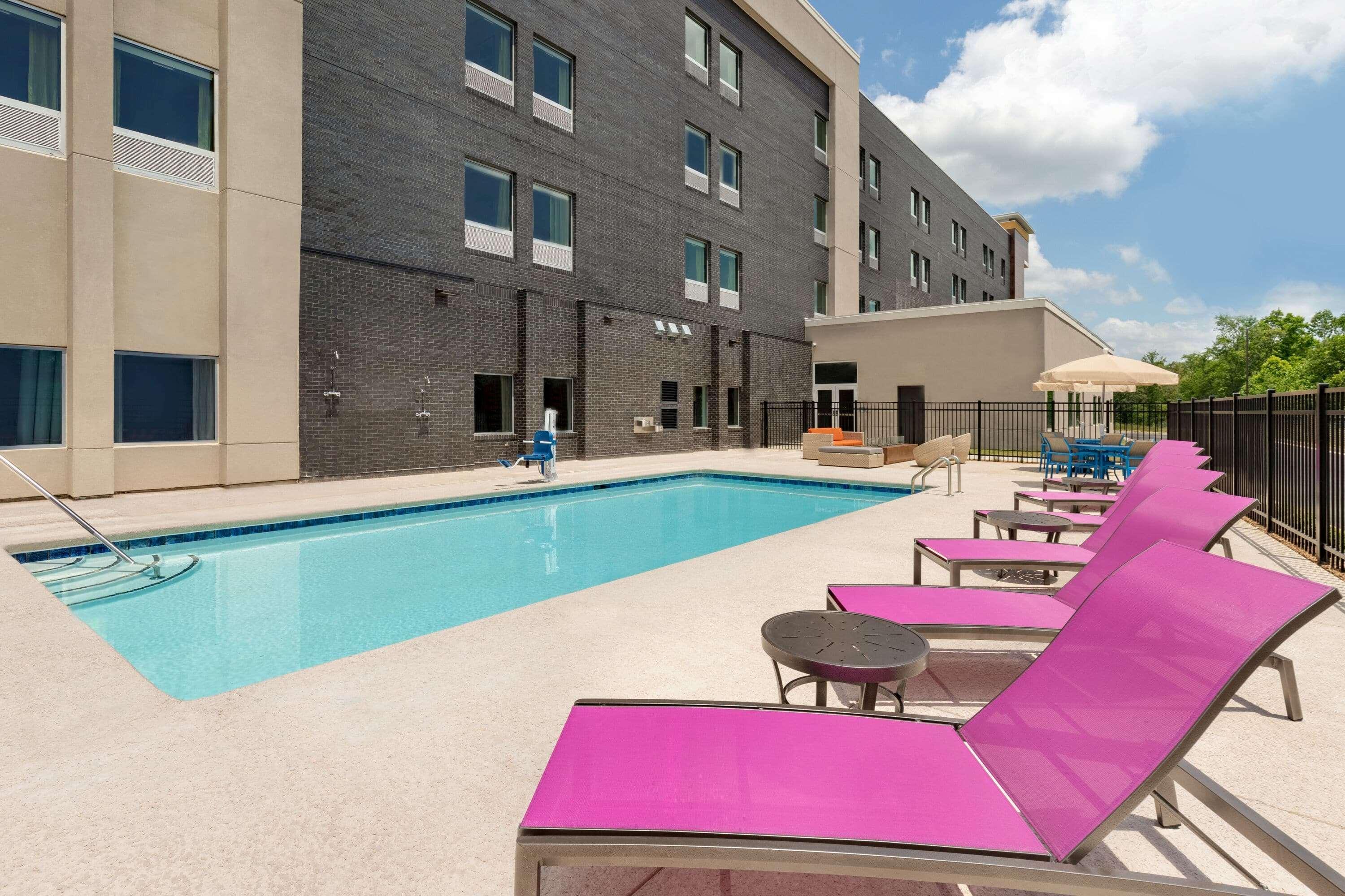 La Quinta Inn & Suites By Wyndham Braselton Bagian luar foto