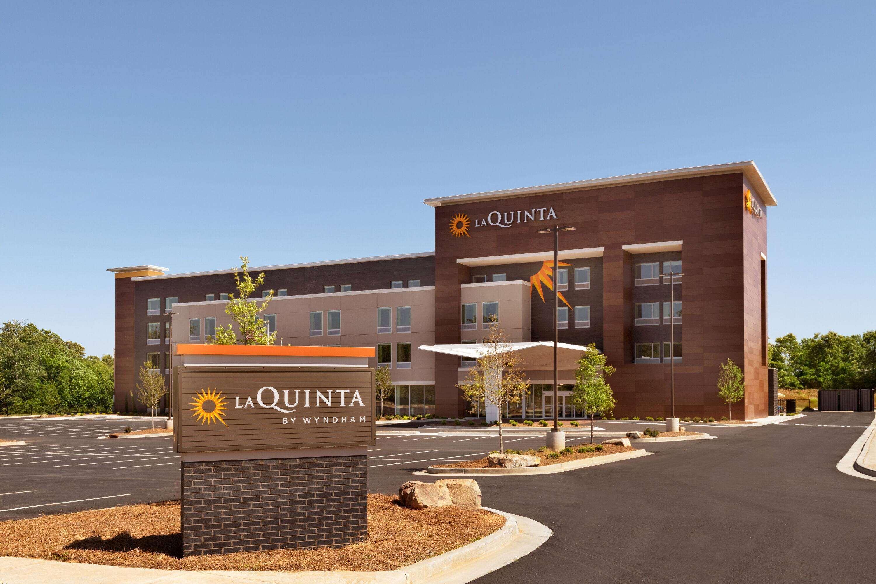 La Quinta Inn & Suites By Wyndham Braselton Bagian luar foto