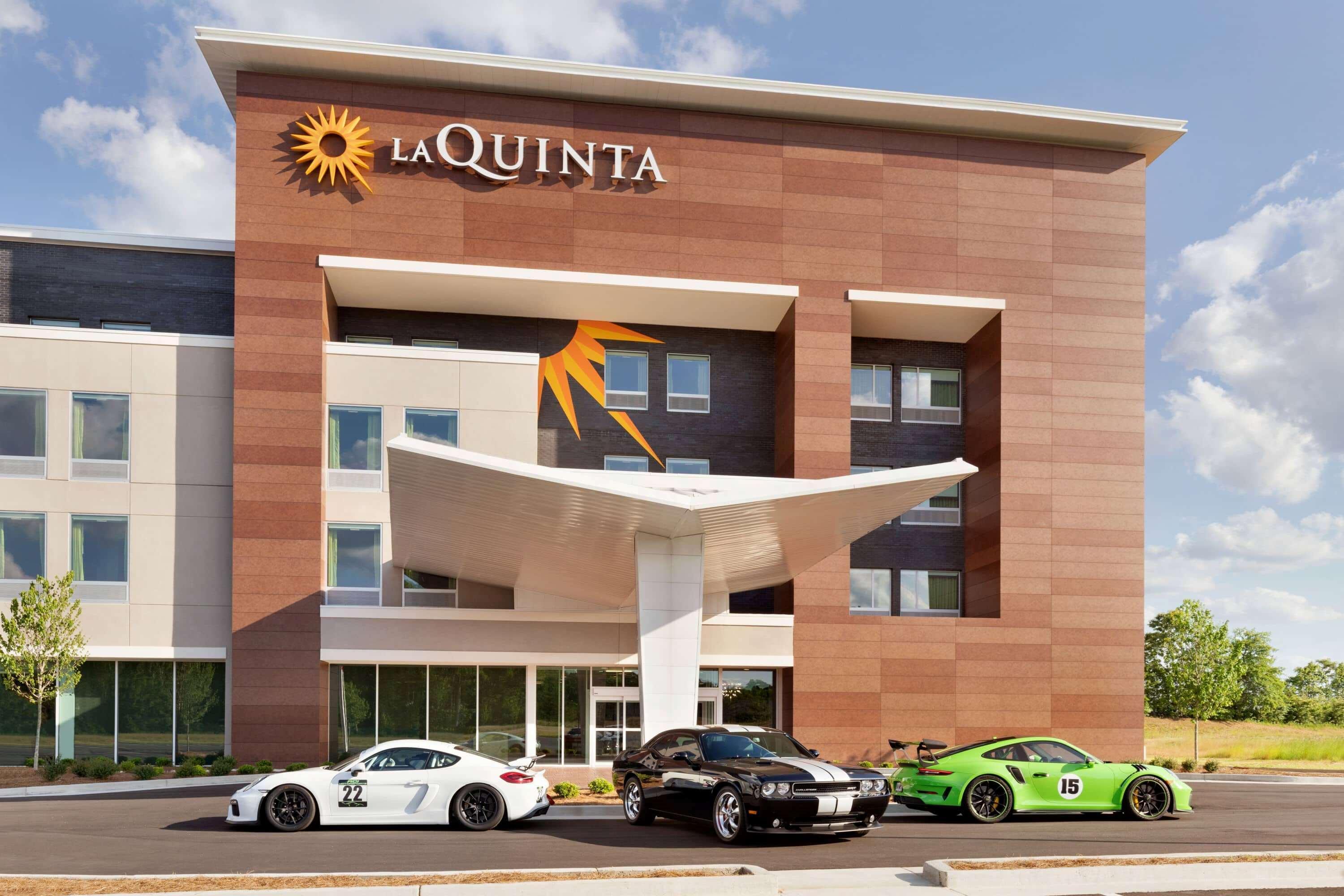 La Quinta Inn & Suites By Wyndham Braselton Bagian luar foto