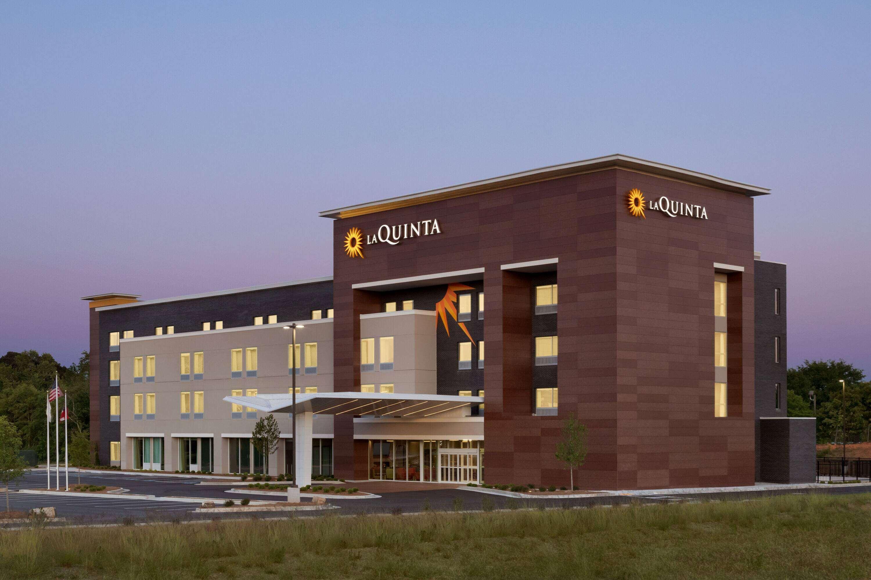 La Quinta Inn & Suites By Wyndham Braselton Bagian luar foto