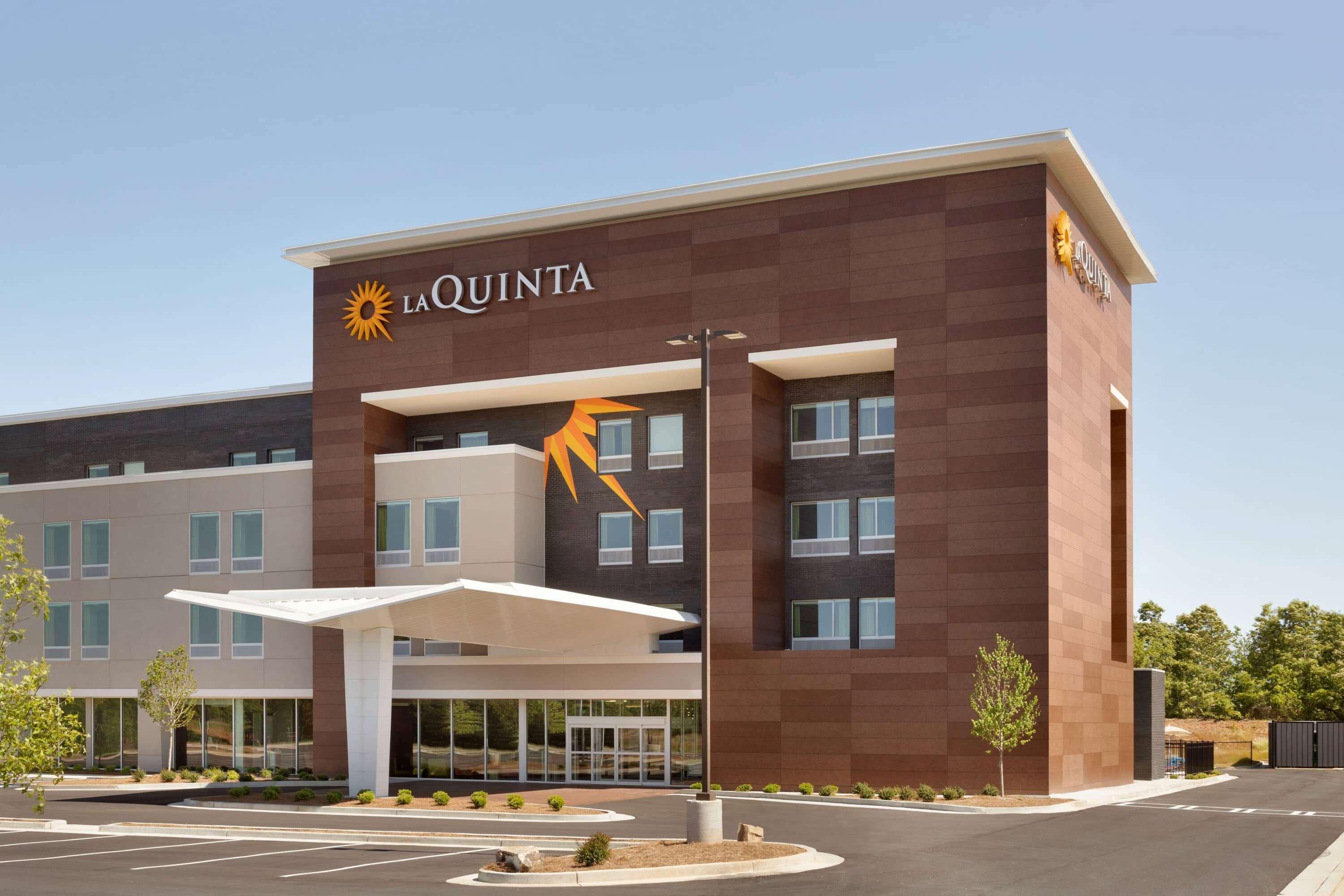 La Quinta Inn & Suites By Wyndham Braselton Bagian luar foto