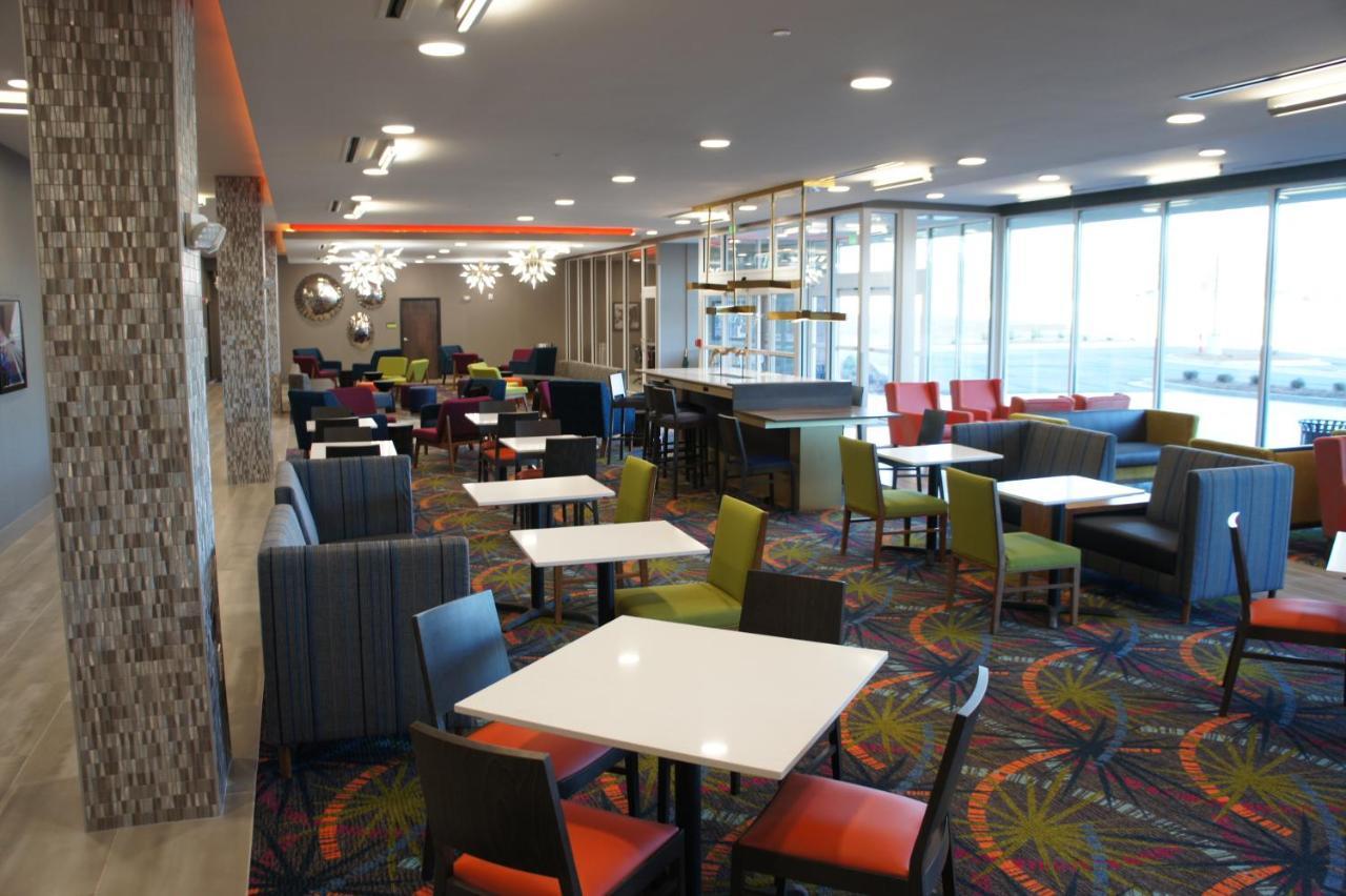 La Quinta Inn & Suites By Wyndham Braselton Bagian luar foto