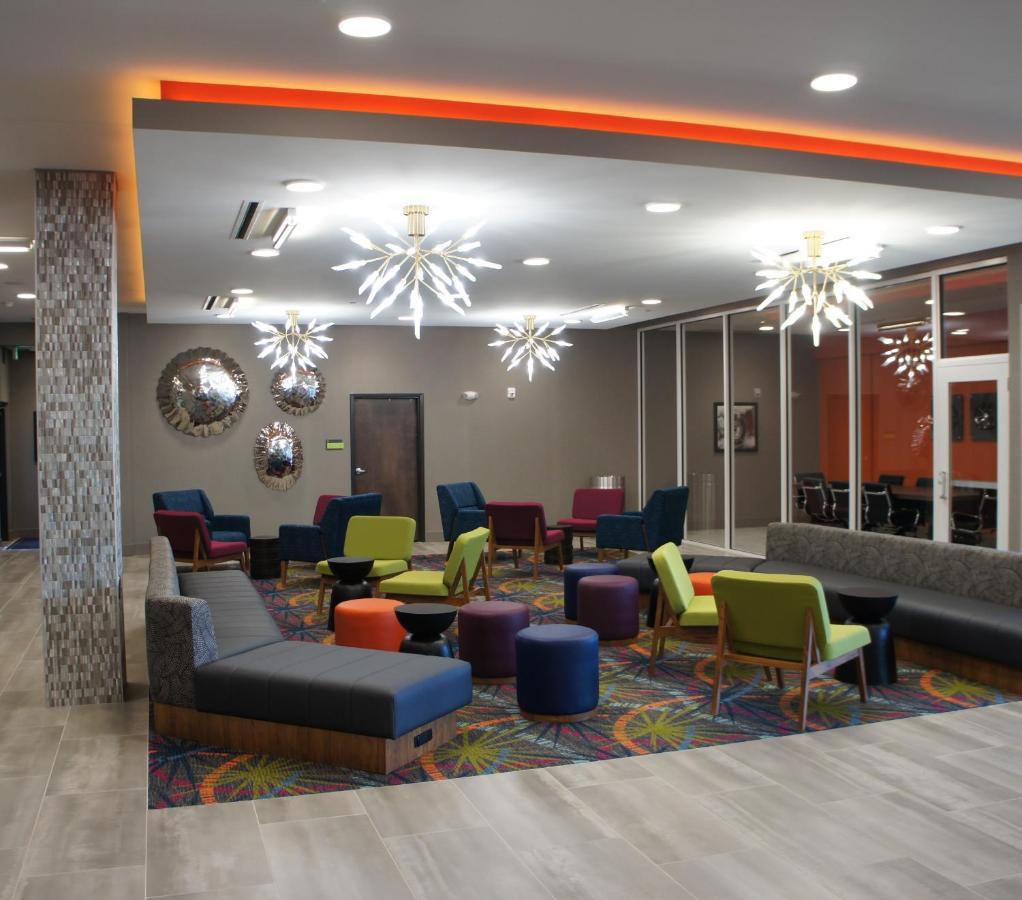 La Quinta Inn & Suites By Wyndham Braselton Bagian luar foto