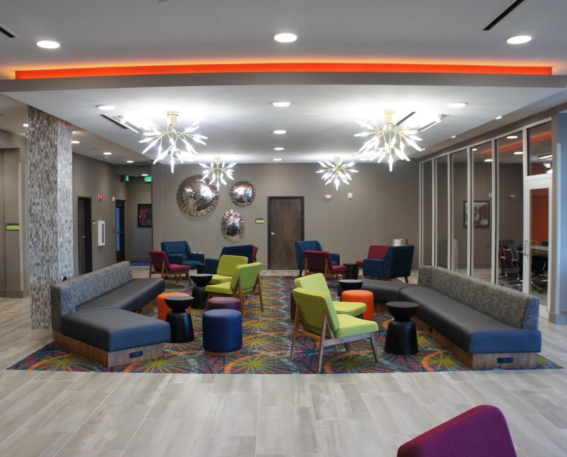 La Quinta Inn & Suites By Wyndham Braselton Bagian luar foto