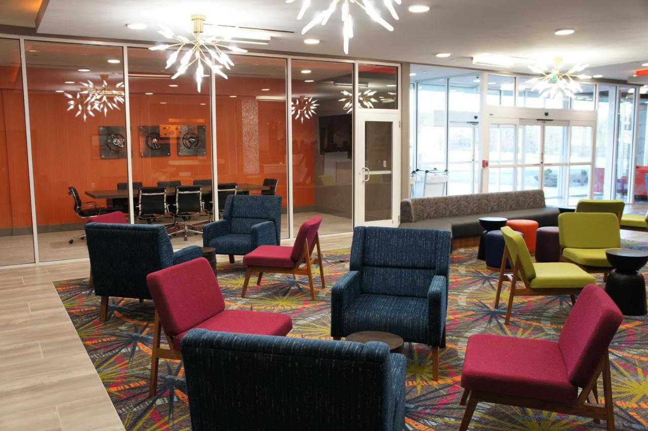 La Quinta Inn & Suites By Wyndham Braselton Bagian luar foto