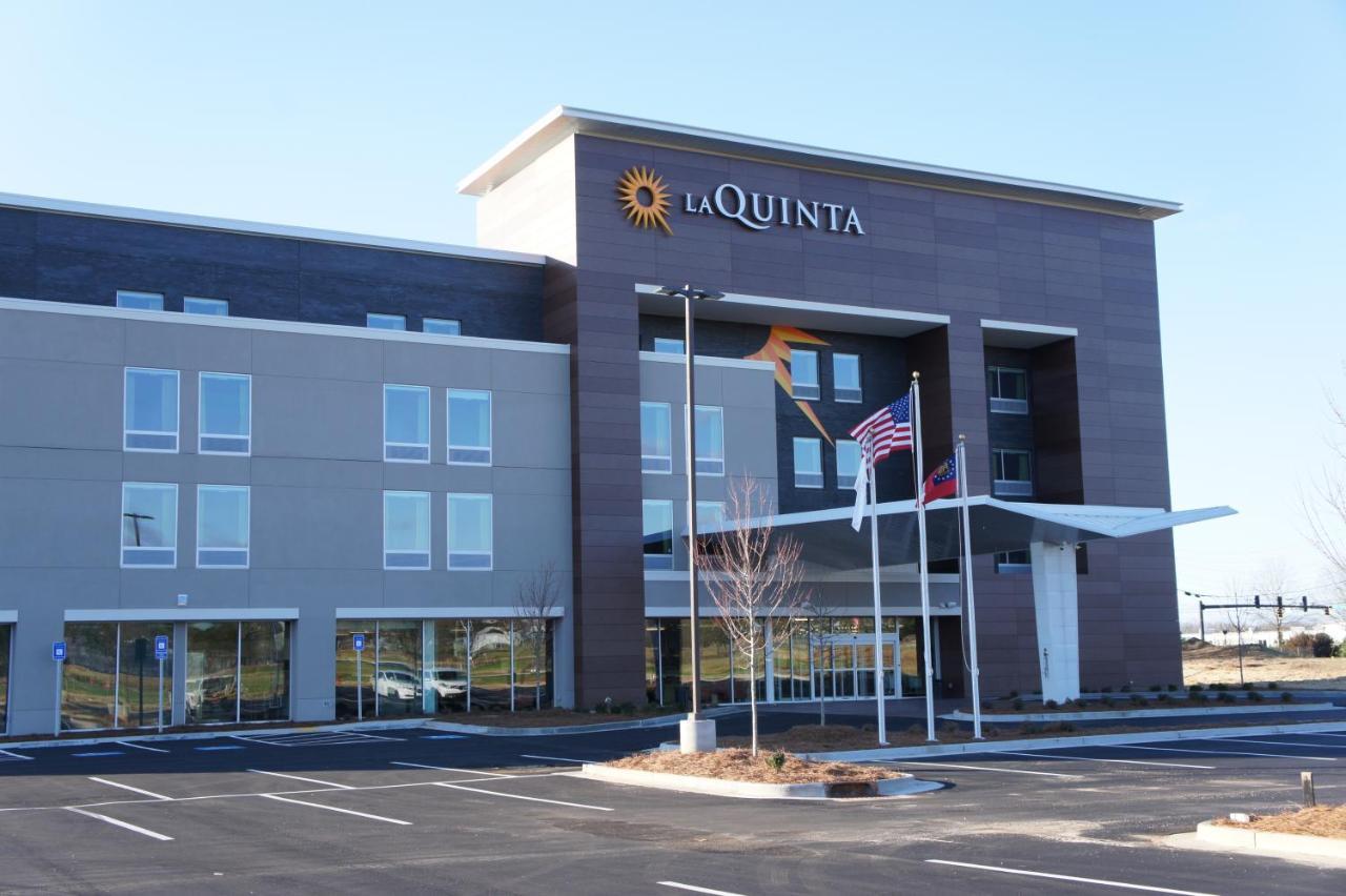 La Quinta Inn & Suites By Wyndham Braselton Bagian luar foto