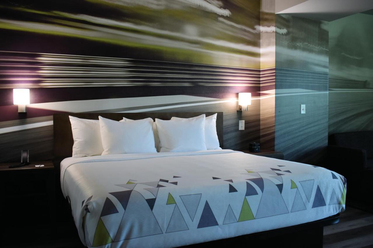 La Quinta Inn & Suites By Wyndham Braselton Bagian luar foto