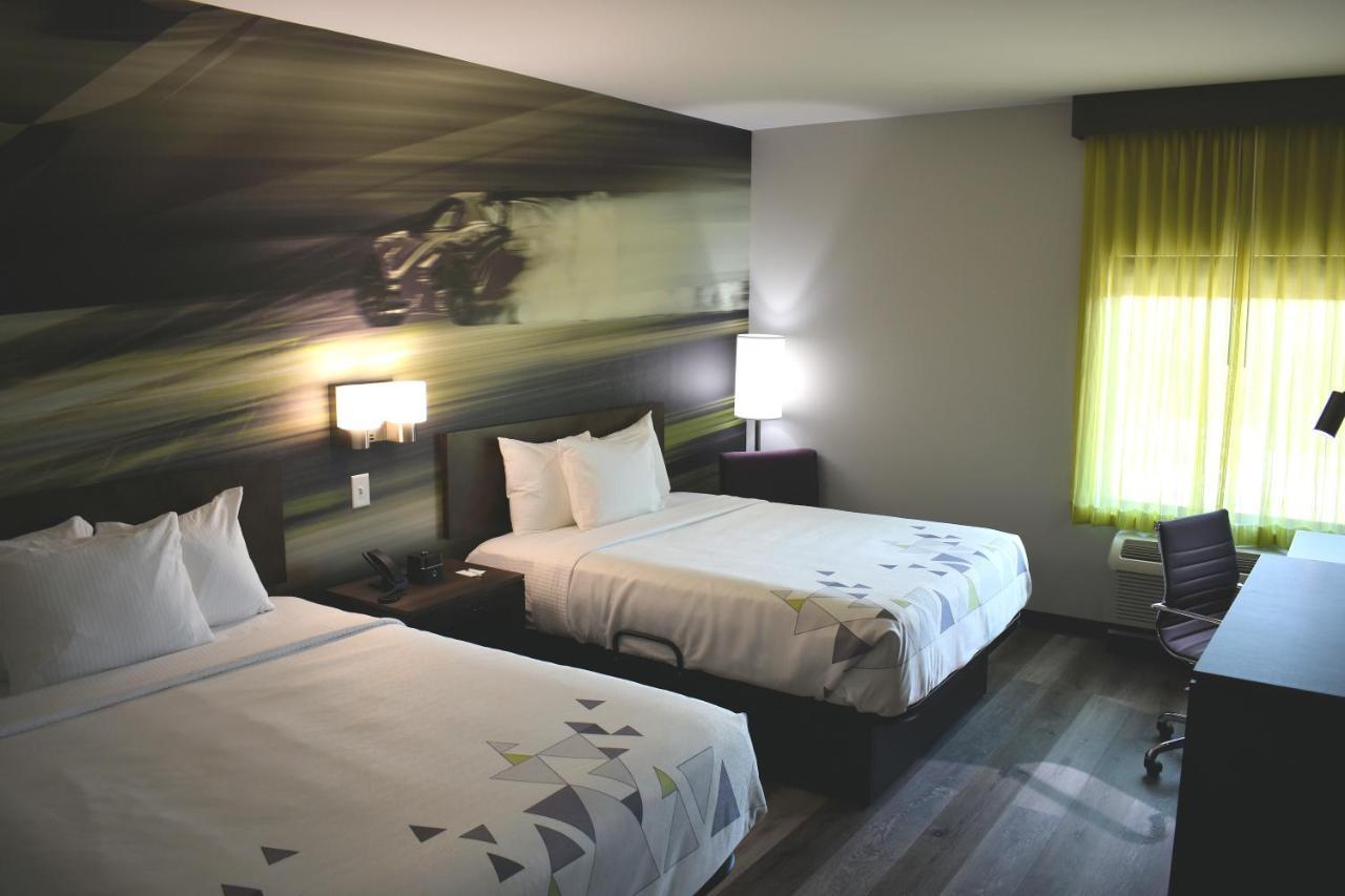 La Quinta Inn & Suites By Wyndham Braselton Bagian luar foto