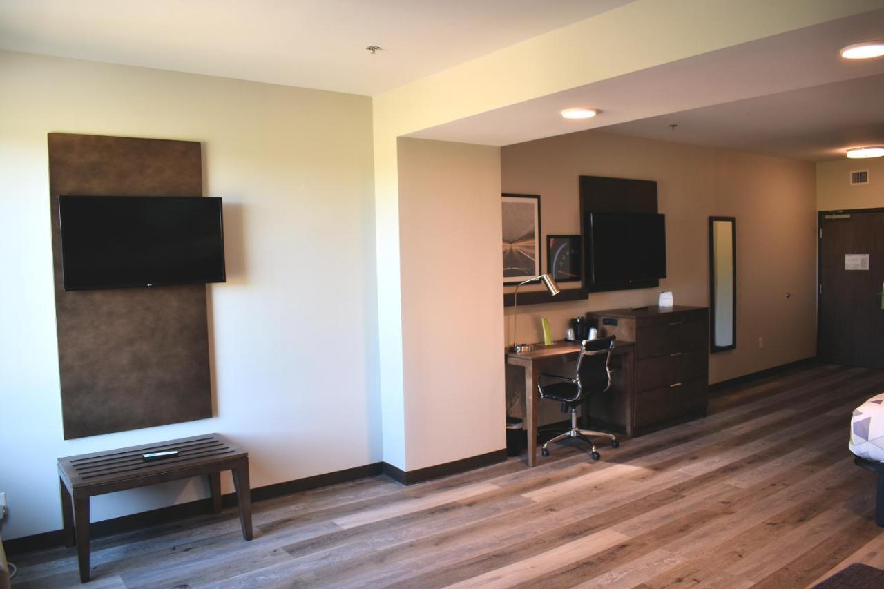 La Quinta Inn & Suites By Wyndham Braselton Bagian luar foto